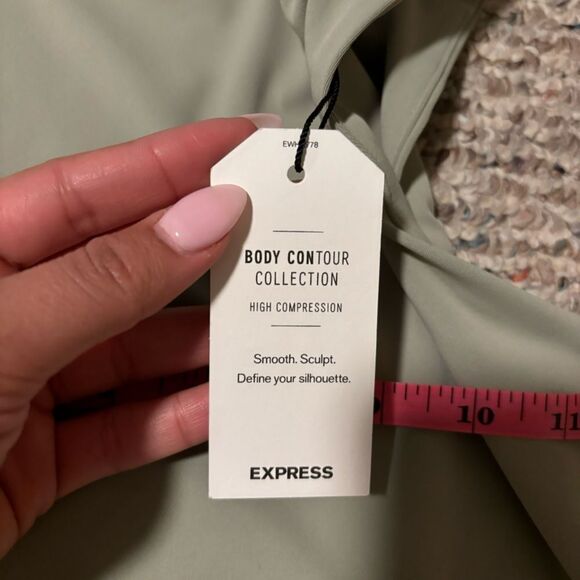 NWT Express Body Contour High Compression High Neck Cropped Tank Sage- Size XS - Picture 5 of 8